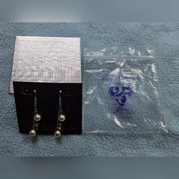 Premier Designs Faux Pearl Dangle Earrings, Silver, White, NIB - Picture 9 of 10